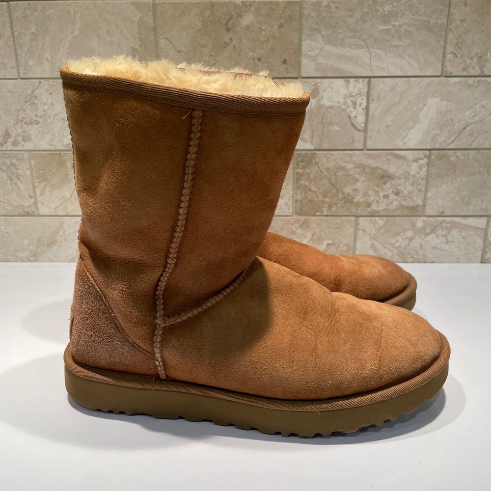 UGG Classic Short II Chestnut Suede Sheepskin Boots 1016223 Womens 9